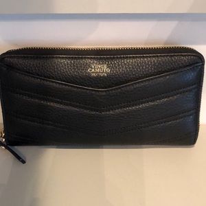 Vince Camuto zip around wallet